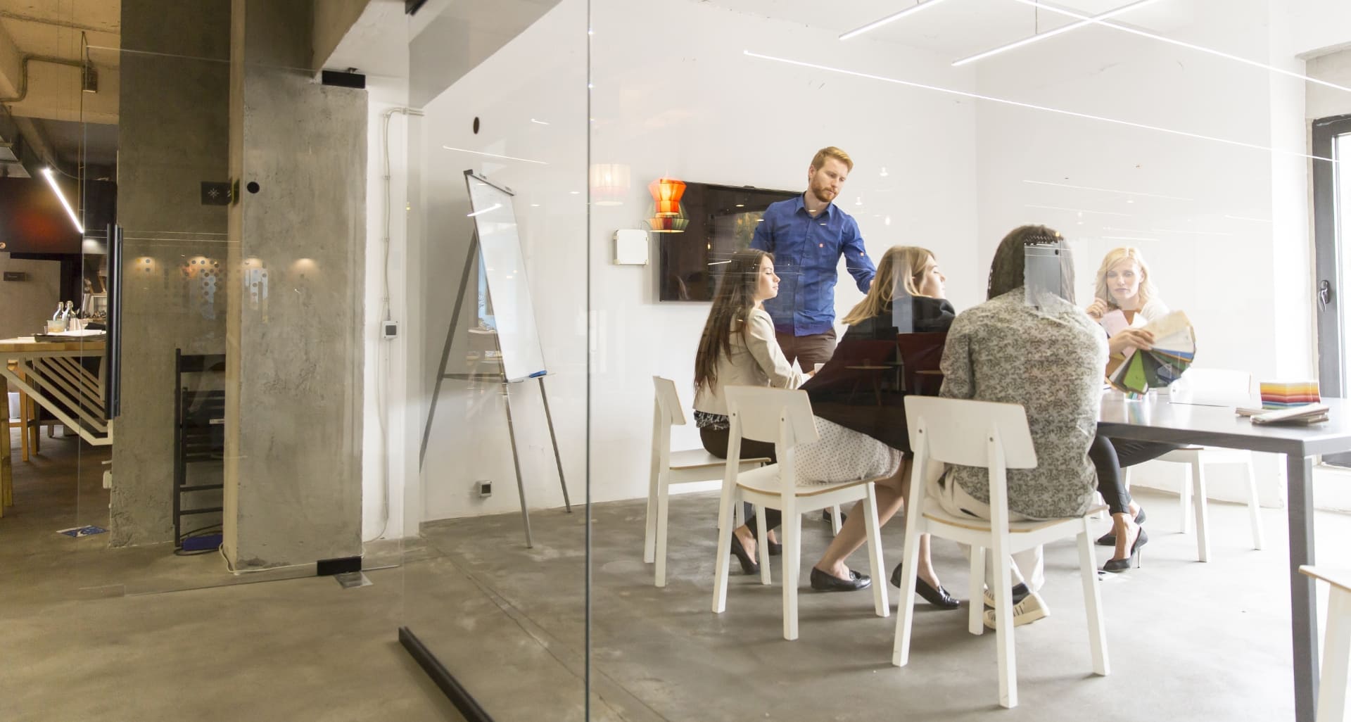 Équipe de l’éditeur Eudonet en réunion, projet de refonte web pour une solution CRM B2B