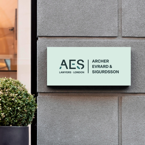 Plaque de cabinet signalétique AES Lawyers, crédibilité et visibilité en façade