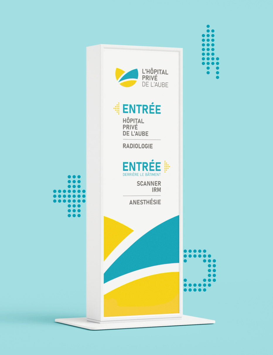 totem d’entrée principal de l’hôpital privé de l’Aube avec marquage des services