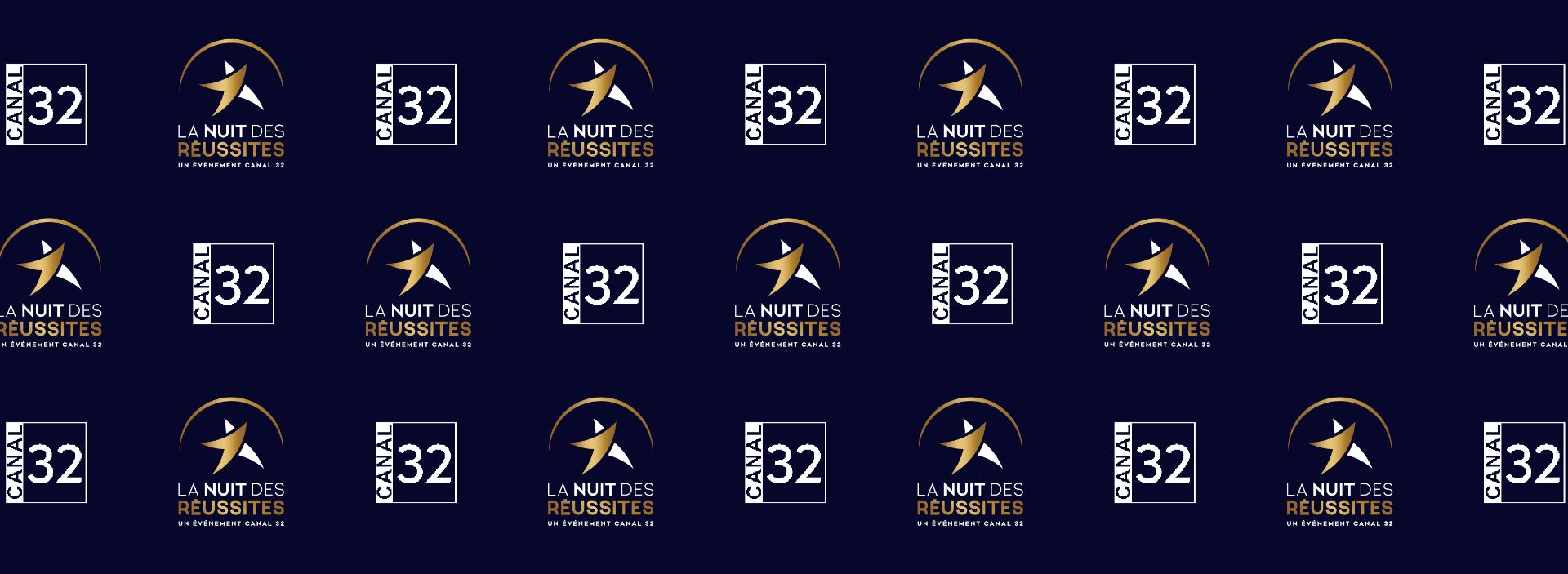 Imprimé canal 32 avec la répétition de l'identité visuelle de la nuit des réussites en mode Photocall