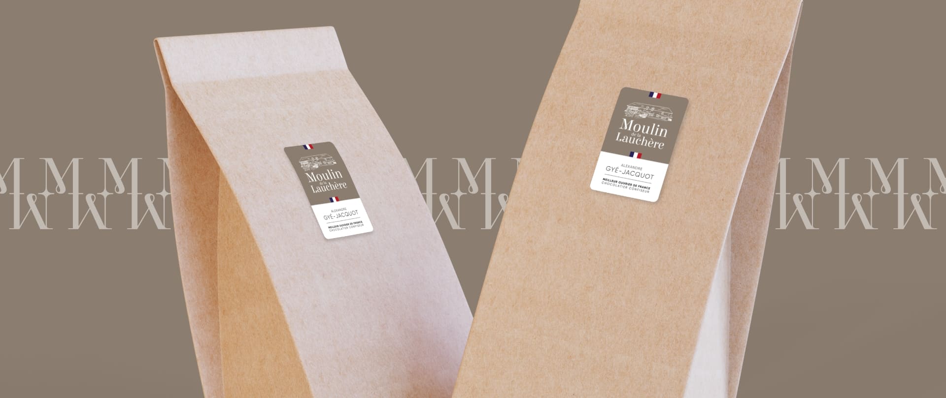 Sachets de chocolats du Moulin de la Lauchère avec étiquette, symbole d’un branding sobre et artisanal
