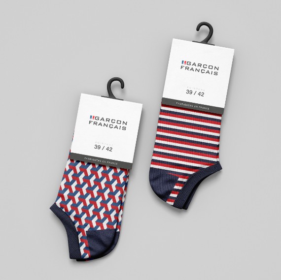 Visuel produit de chaussettes Garçon Français, illustrant une identité élégante et 100 % made in France dans l’univers du sous-vêtement masculin
