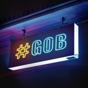 Enseigne lumineuse Game of Brain, incarnant l’univers visuel dynamique et immersif d’un événement entrepreneurial dédié aux étudiants