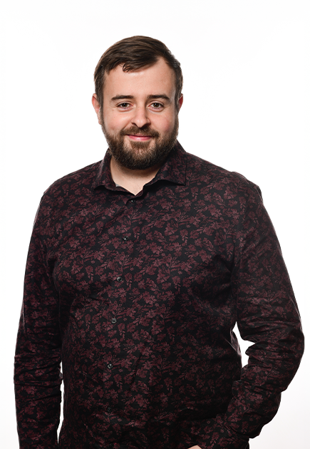 Portrait d'Adrien, Lead développeur, responsable pôle web et technique chez Studio Ikadia