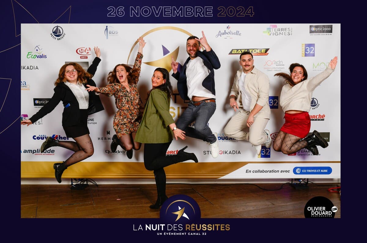 Le Studio Ikadia devant le photocall de la Nuit des réussites édition 4 