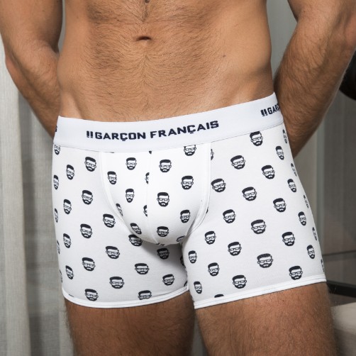Création du motif Daddy pour Garçon Français : illustration répétée d’un homme barbu à lunettes sur boxer blanc