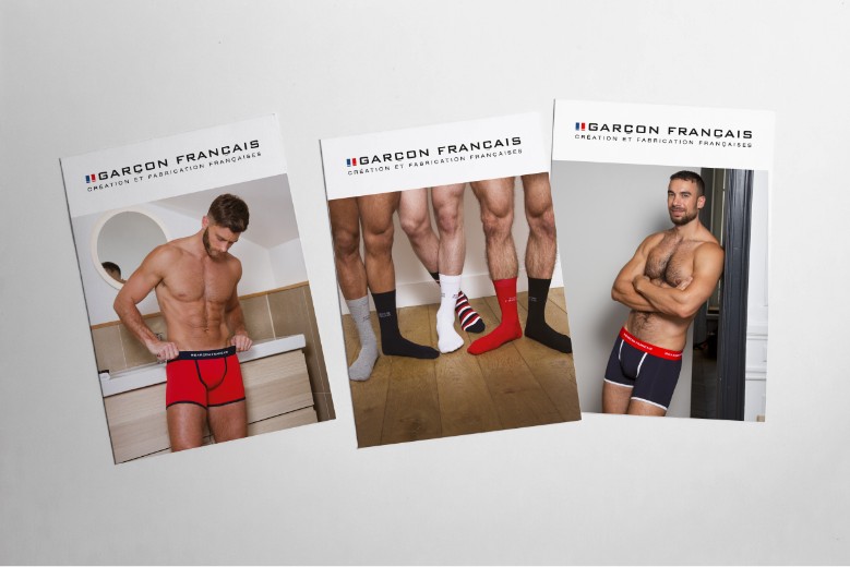 Trois exemples de PLV Garçon Français mettant en scène des modèles en sous-vêtements et chaussettes