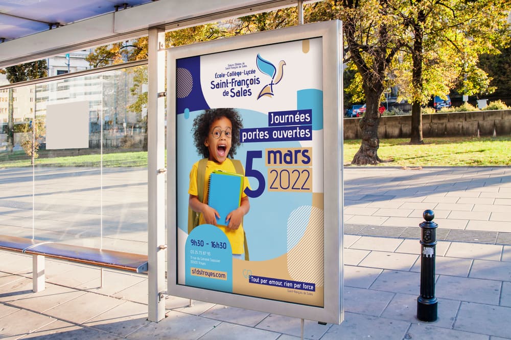 Communication extérieure valorisant l’identité visuelle de la communauté éducative