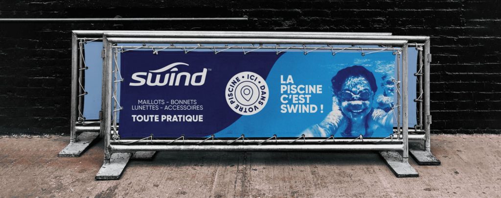 Support grand format pour la marque Swind, élément de visibilité retail dans le secteur sportif aquatique