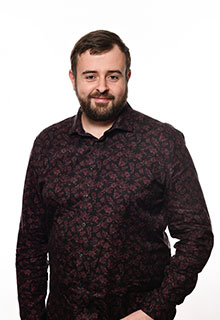 Portrait d'Adrien, Lead développeur, responsable pôle web et technique chez Studio Ikadia